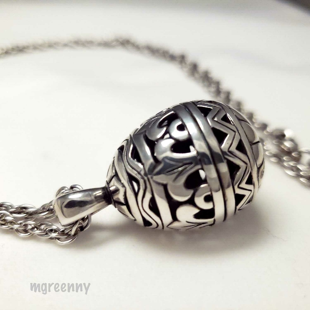 James Avery Sterling Silver Scrolled Easter Egg Pendant on chain RETIRED